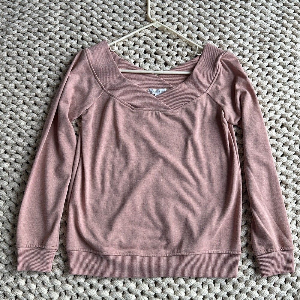 SOCIALITE OFF THE SHOULDER SWEATSHIRT [S]